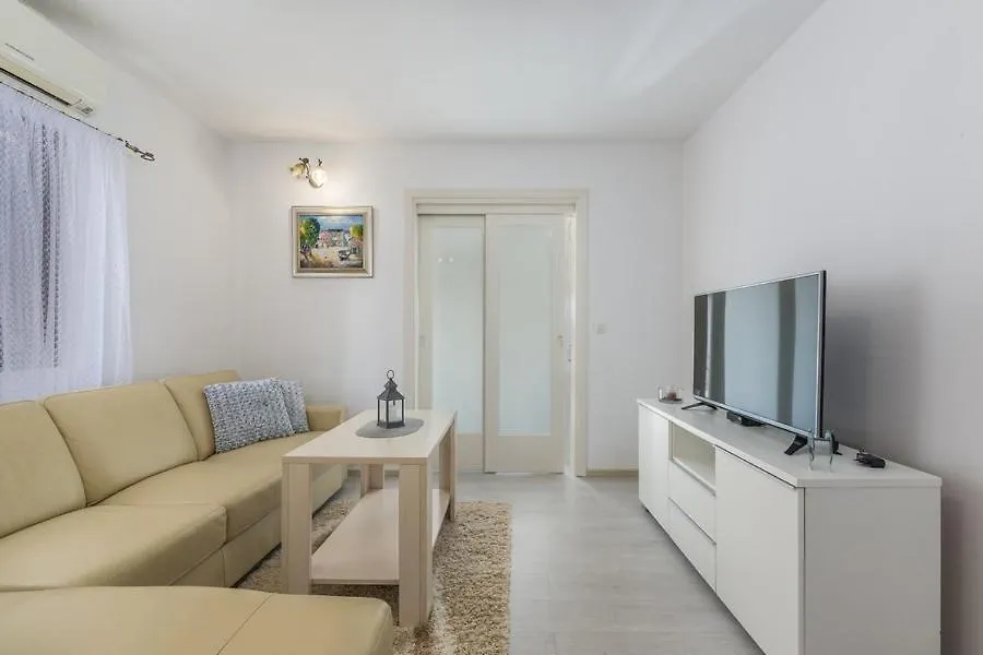 Meressa Leonardo Apartment Novigrad Istria